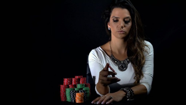 “O segredo do poker é muita concentração, disciplina e estudo”
