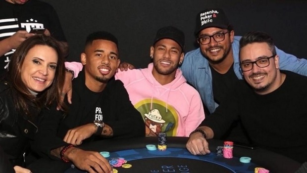 Após a eliminação do Brasil na Rússia 2018, Neymar e Gabriel Jesus curtem evento de poker