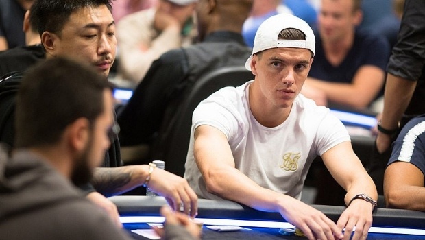 Neymar participates in Pokerstars tournament with Piqué, Lo Celso and Akkari
