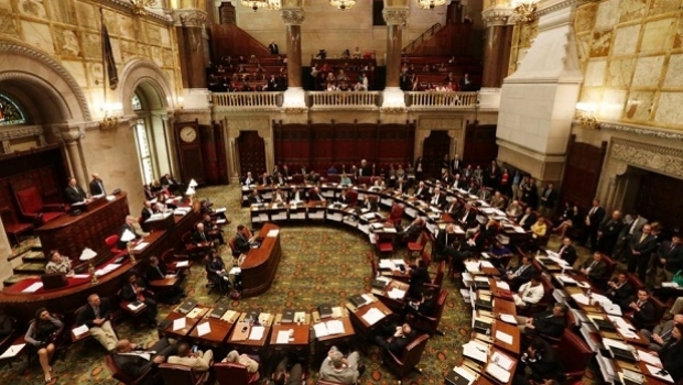 Comitê do Senado de Nova York aprova projeto de poker online