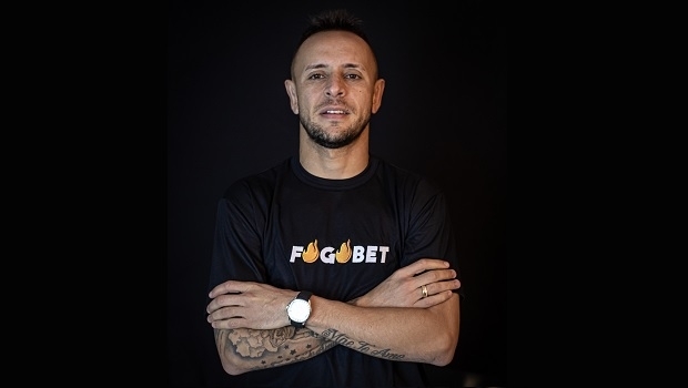 Fogobet renews contract with Rafinha as ambassador