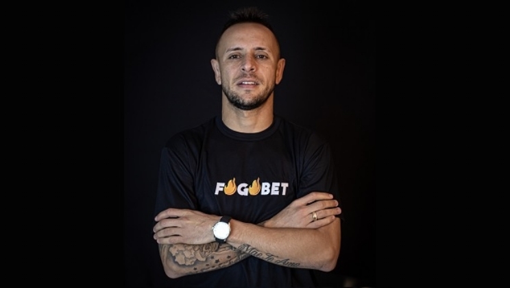 Fogobet renova contrato com Rafinha como embaixador