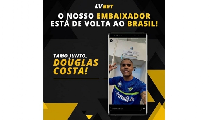 Douglas Costa realiza sorteio de camisa do Brasil autografada para LV BET