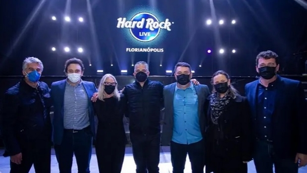 Com reinauguração prevista para o final do ano, executivos do Hard Rock visitam Arena Petry