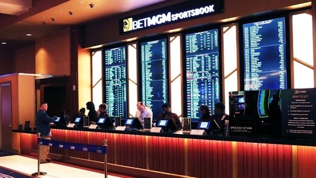 NFL agrees to deal with four sportsbooks