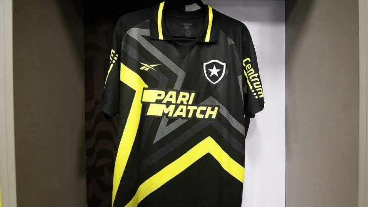 Reebok e Parimatch estreiam quarta camisa do Botafogo em metade do jogo do Brasileirão