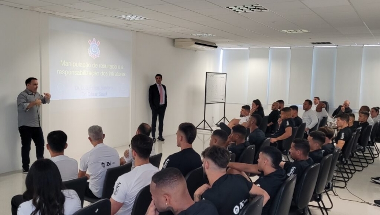 Corinthians realiza palestra de orientação sobre apostas esportivas para o elenco