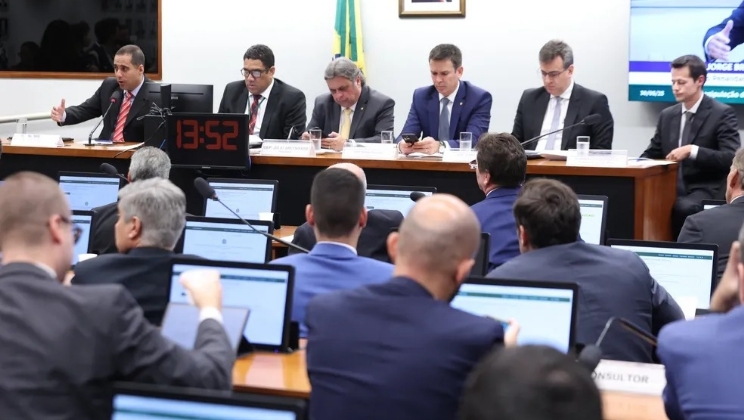 Presidente do Vila Nova defende limitação de apostas aos resultados dos jogos