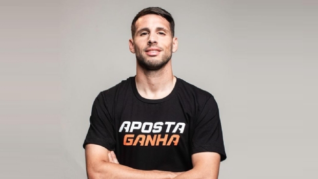 Aposta Ganha introduces São Paulo striker Calleri as new ambassador