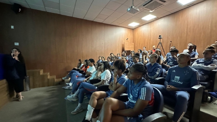 Raposas do Cruzeiro recebem palestra sobre integridade no futebol e apostas esportivas