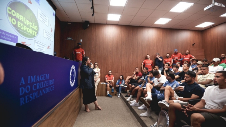 Raposas do Cruzeiro recebem palestra sobre integridade no futebol e apostas esportivas