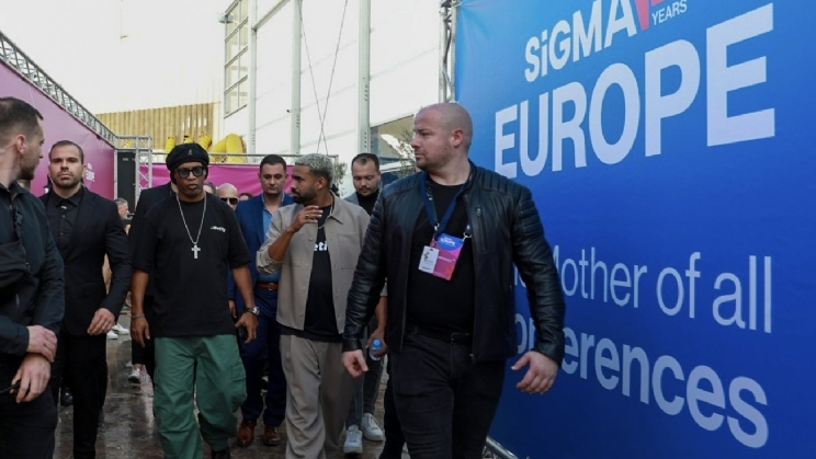 Ronaldinho e Alex Pereira colocam o Brasil no centro das atenções do SiGMA Europe 2024