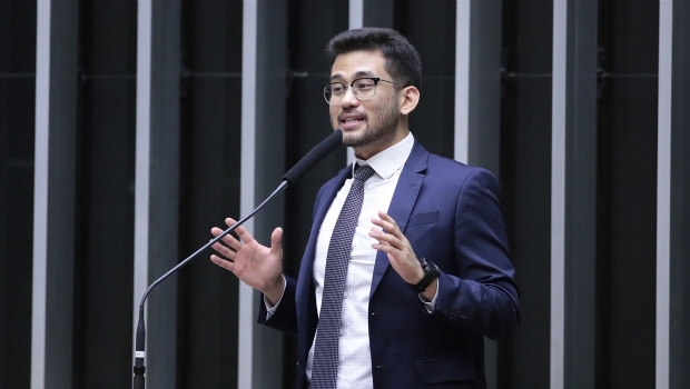 Deputado Kim Kataguiri quer banco de dados para impedir jogador compulsivo de apostar em bets