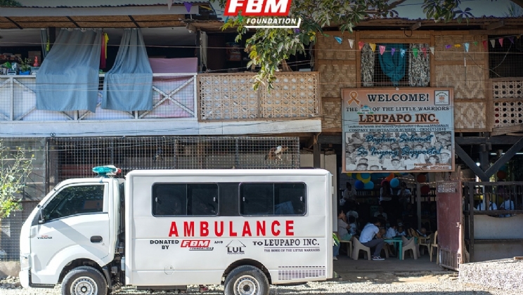 FBM Foundation doa ambulância para melhorar os serviços de saúde da Leupapo Inc.