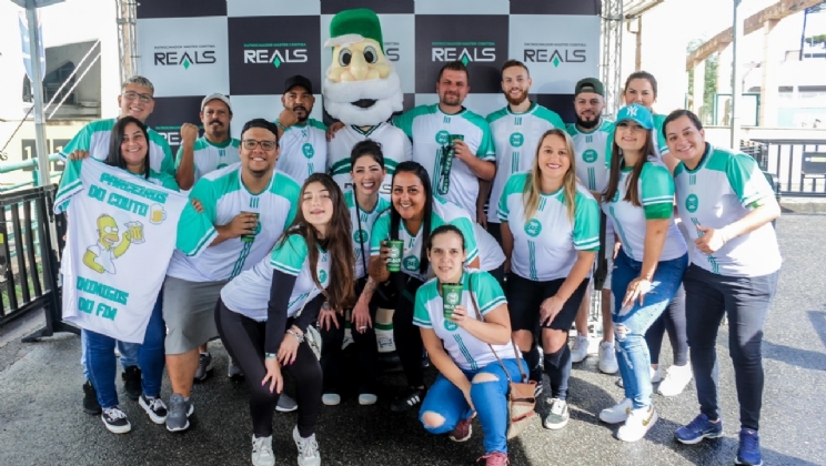 Reals ativa patrocínio ao Coritiba com ações no estádio e premia torcedores