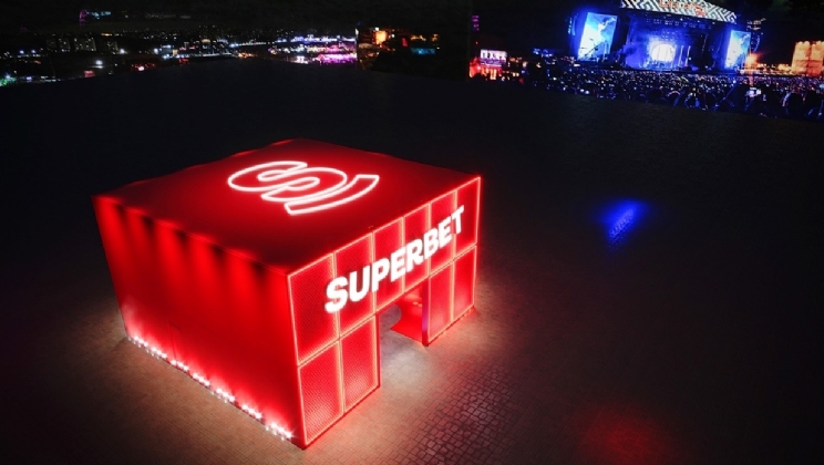 Superbet é patrocinadora do Lollapalooza Brasil 2024 com estande de 100 m2 próximo ao palco