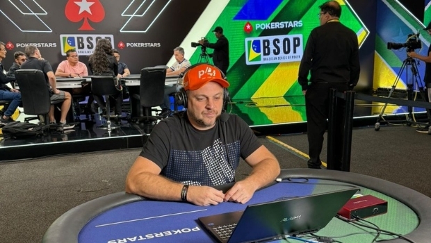 Embaixador da Pay4Fun Rodrigo Garrido levou a marca da empresa ao Mundial de Poker em Las Vegas