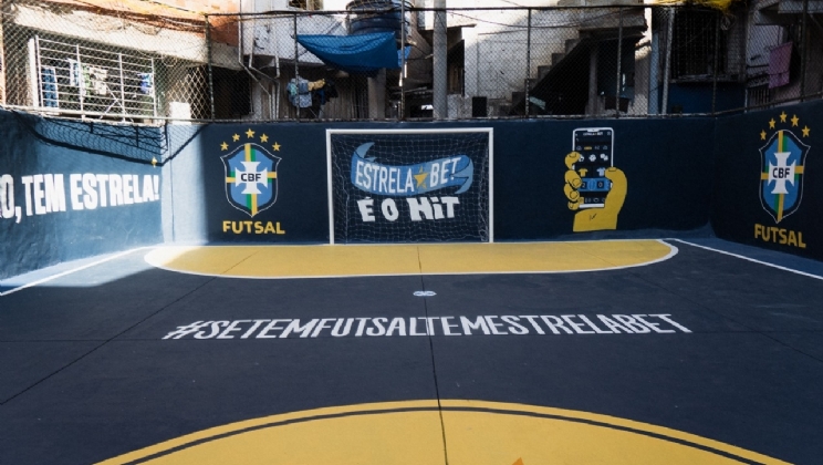 EstrelaBet leva atletas da Seleção Brasileira de Futsal para “treinar” com moradores na comunidade