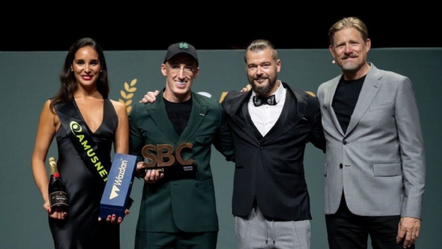 CEO e fundador da Soft2Bet recebe o prêmio de Líder do Ano pelo SBC Awards